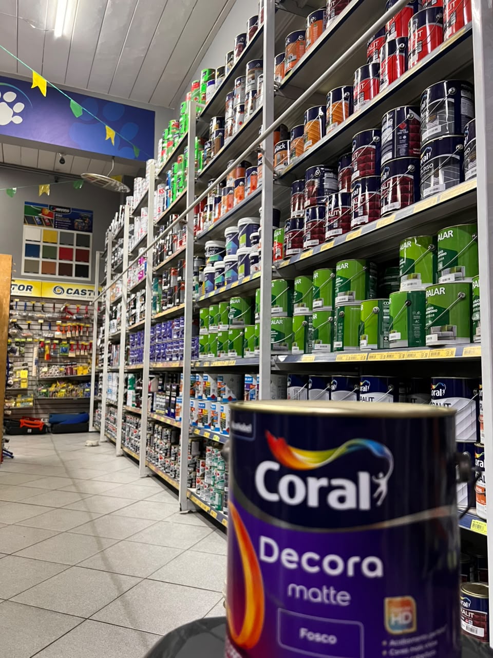 Corredor de tintas da WG Materiais